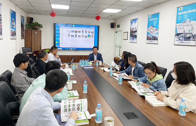 華中科技大學、中南大學一行蒞臨德森生產基地考察調研.jpg