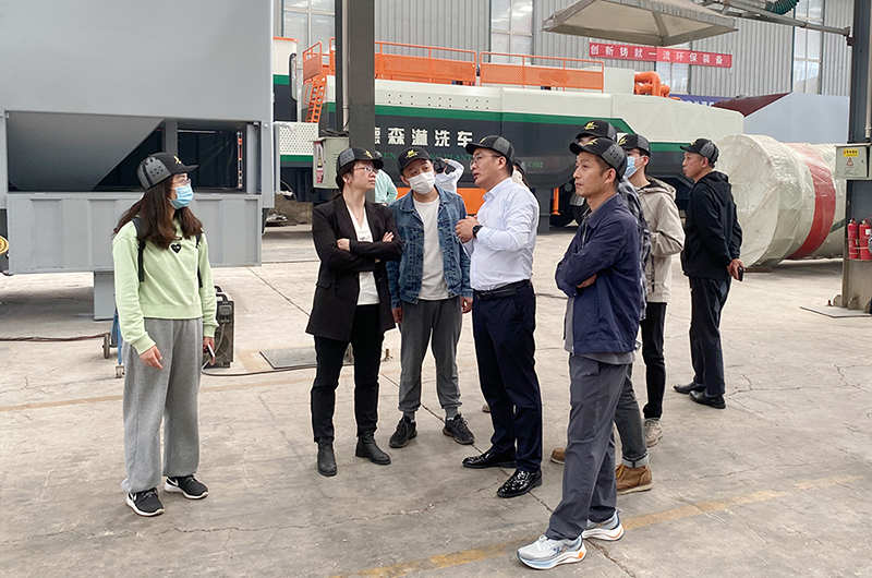 華中科技大學、中南大學一行蒞臨德森生產基地考察調研